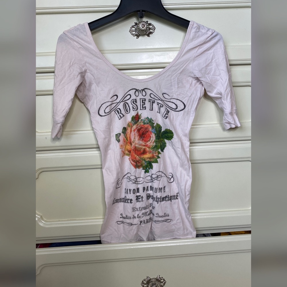 Graphic scoop neck shirt